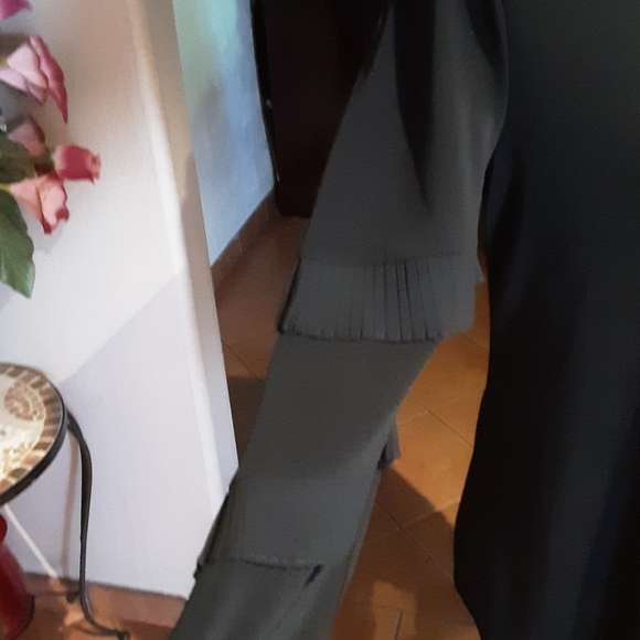 ALFANI Black Blouse Size S .runs. m - Picture 7 of 8